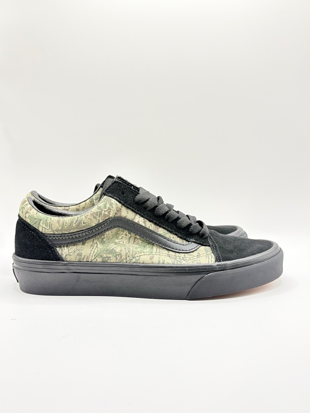 Vans Old Skool Black/Camo Sneakers Size 6.5 Men / 8 Women